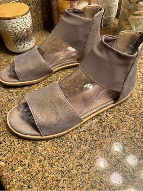 Eileen Fisher‎ Women's Metallic Taupe Open-Toe Ankle Cuff Sandals size 7